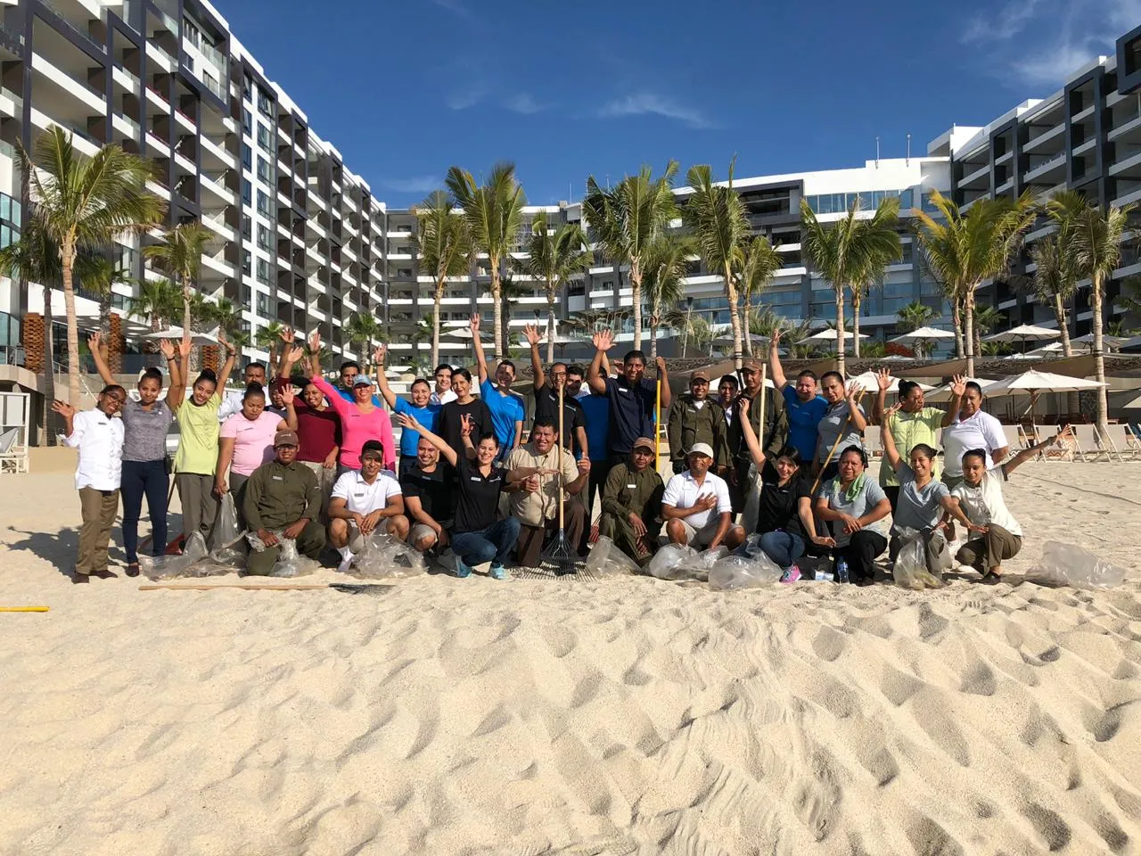 Actividad Ambiental: Limpieza de Playa Garza Blanca - Colaboradores.